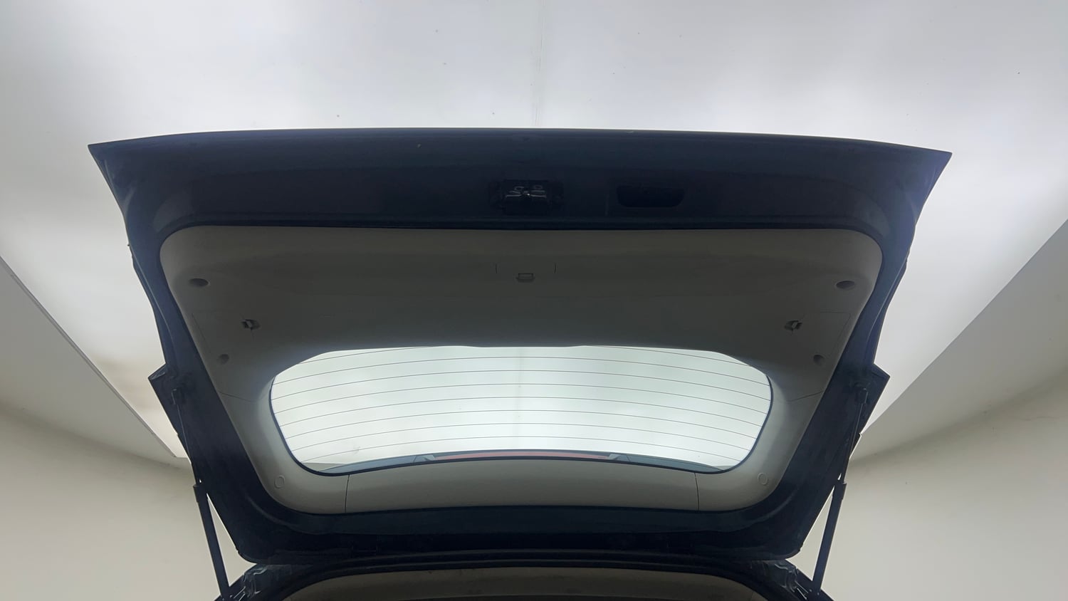 Used 2022 Mahindra XUV 300 W8 (O) 1.5 Diesel AMT Diesel Automatic interior DICKY DOOR OPEN VIEW