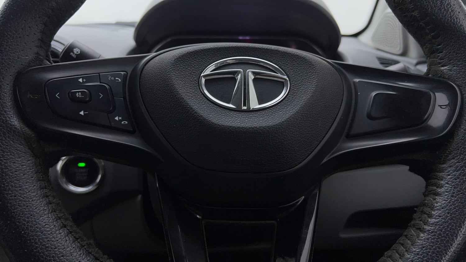 Used 2022 Tata Tigor XZ CNG Cng Manual top_features Steering mounted controls