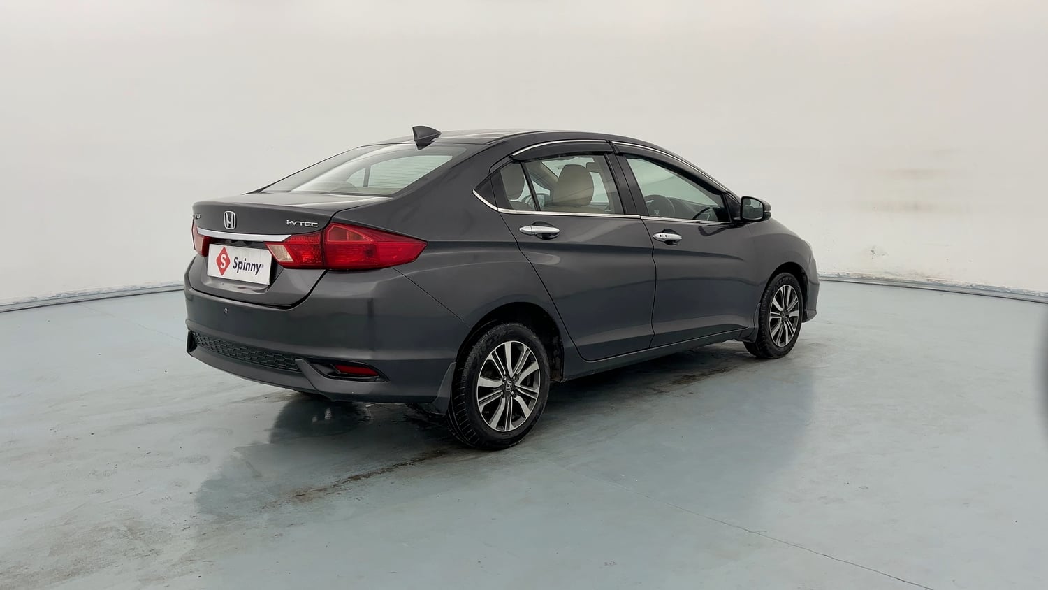 Used 2017 Honda City V CVT Petrol Petrol Automatic exterior RIGHT REAR CORNER VIEW
