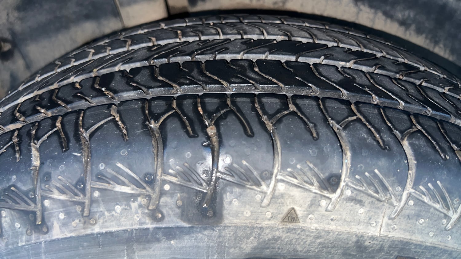 Used 2024 Maruti Suzuki Grand Vitara Alpha Smart Hybrid AT Petrol Automatic tyres RIGHT REAR TYRE TREAD VIEW