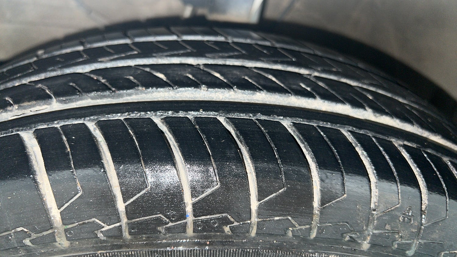 Used 2023 Maruti Suzuki Swift VXi Petrol Manual tyres LEFT FRONT TYRE TREAD VIEW