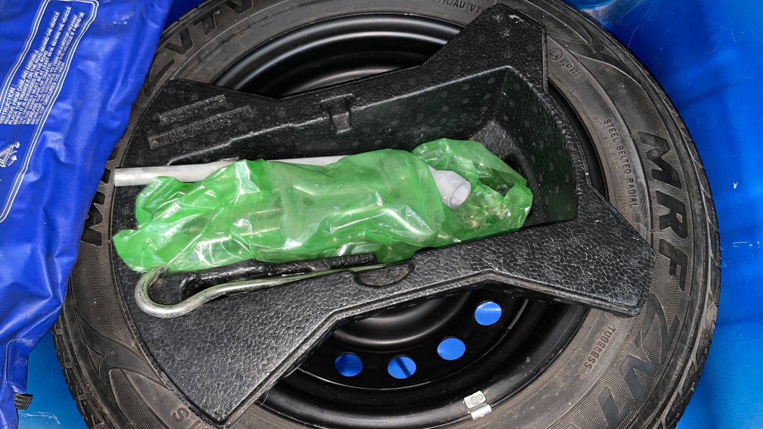 Used 2018 Maruti Suzuki Celerio VXi AMT Petrol Automatic tyres SPARE TYRE VIEW