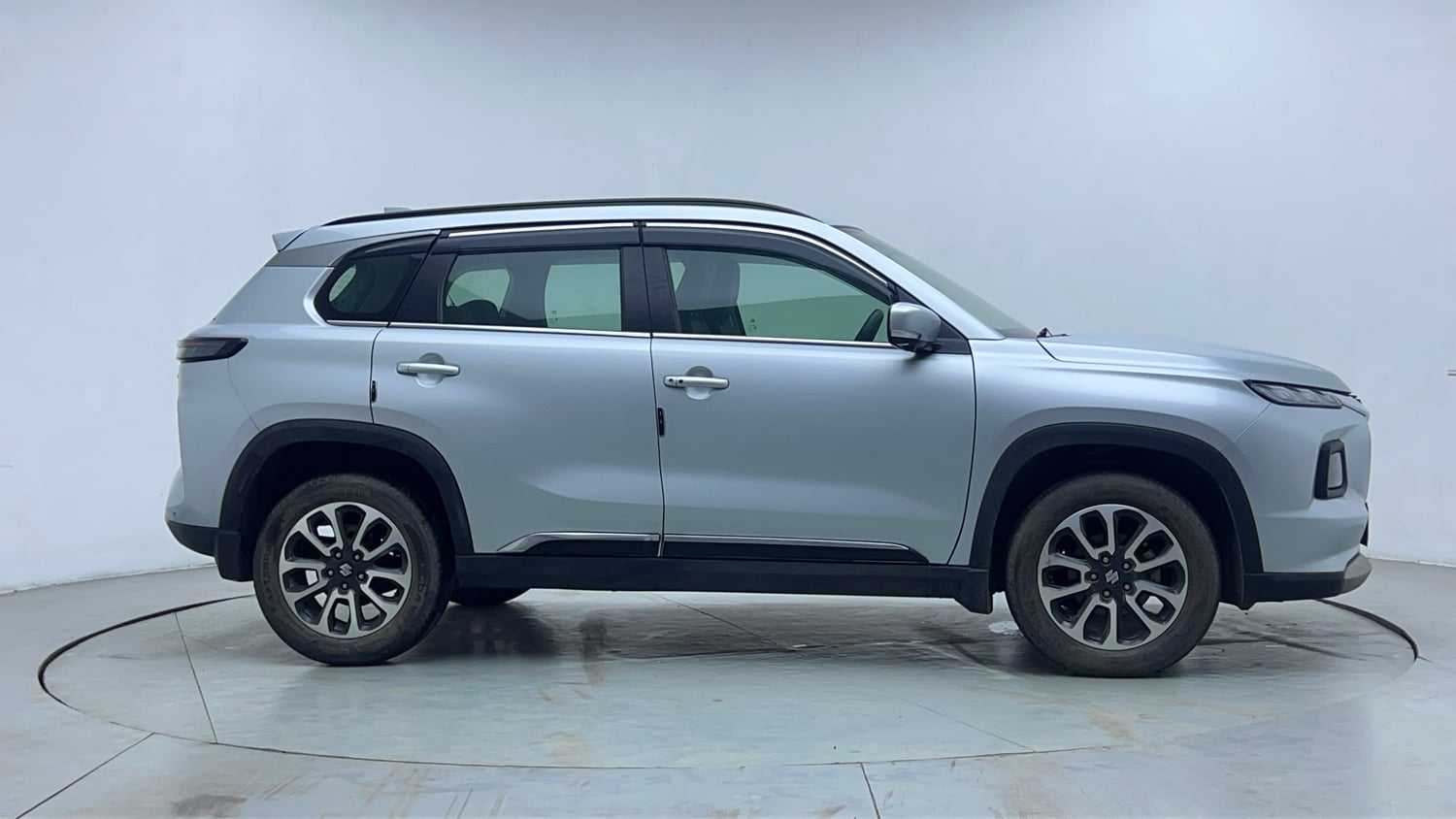 Used 2024 Maruti Suzuki Grand Vitara Alpha Smart Hybrid AT Petrol Automatic exterior RIGHT SIDE VIEW