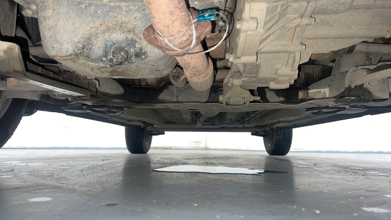 Used 2022 Tata Punch Accomplished Dazzle Pack MT Petrol Manual extra FRONT LEFT UNDERBODY VIEW