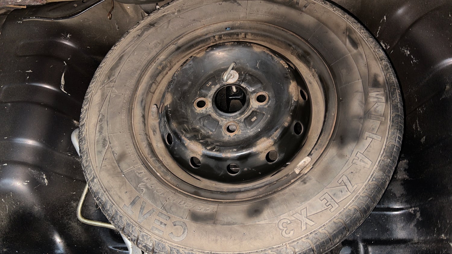 Used 2016 Maruti Suzuki Alto 800 LXi Petrol Manual tyres SPARE TYRE VIEW