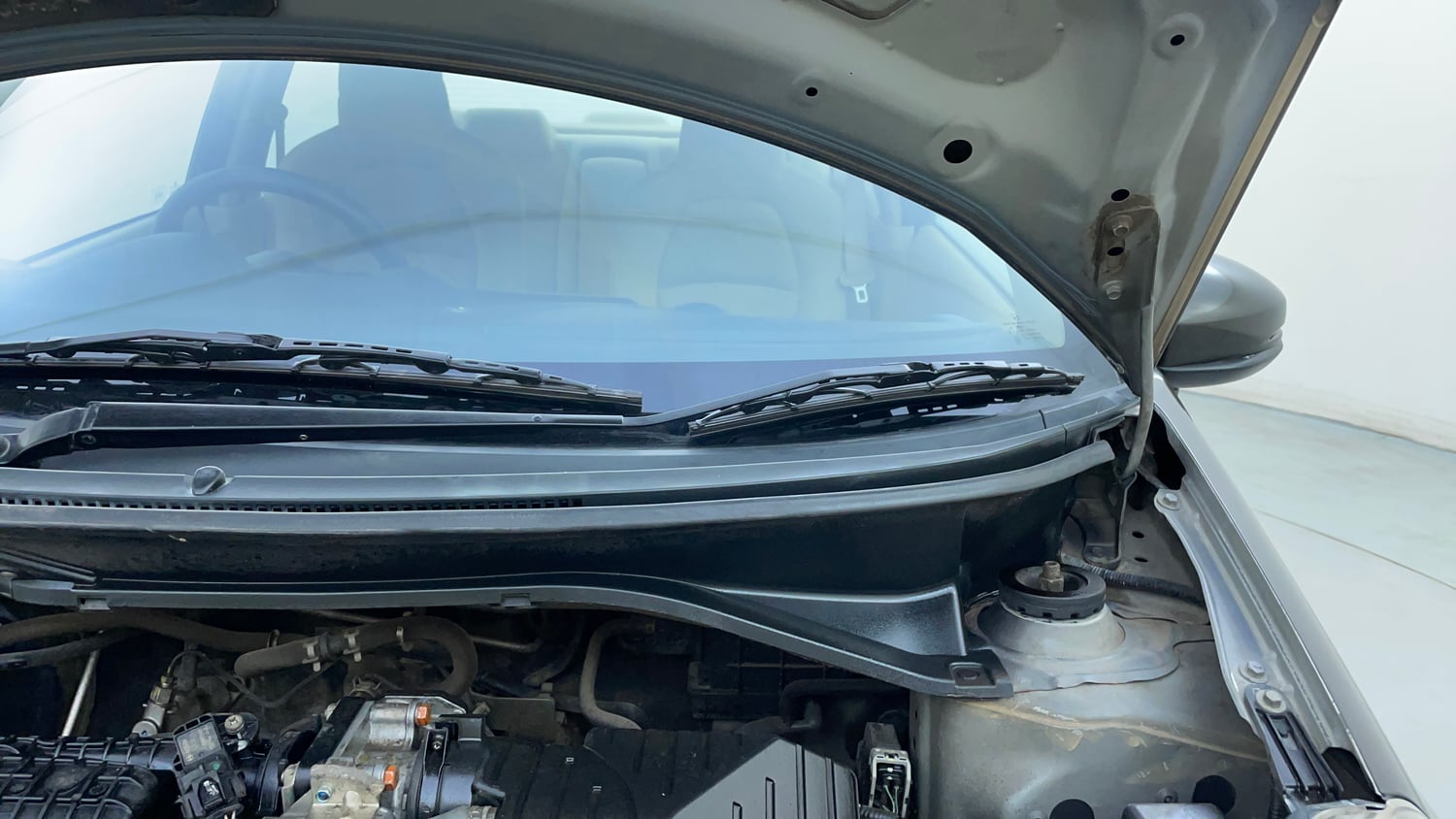 Used 2015 Honda Amaze 1.2 SX i-VTEC Petrol Manual engine ENGINE LEFT SIDE HINGE & APRON VIEW