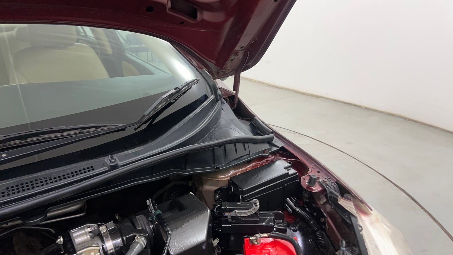Used 2014 Honda City SV Petrol Manual engine ENGINE LEFT SIDE HINGE & APRON VIEW