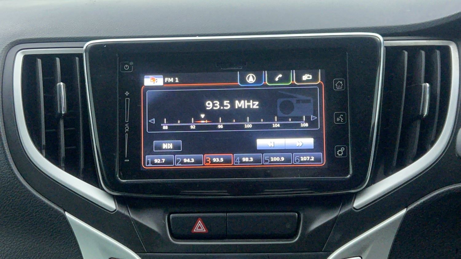 Used 2016 Maruti Suzuki Baleno Alpha 1.2 Petrol Manual top_features Touch screen infotainment system