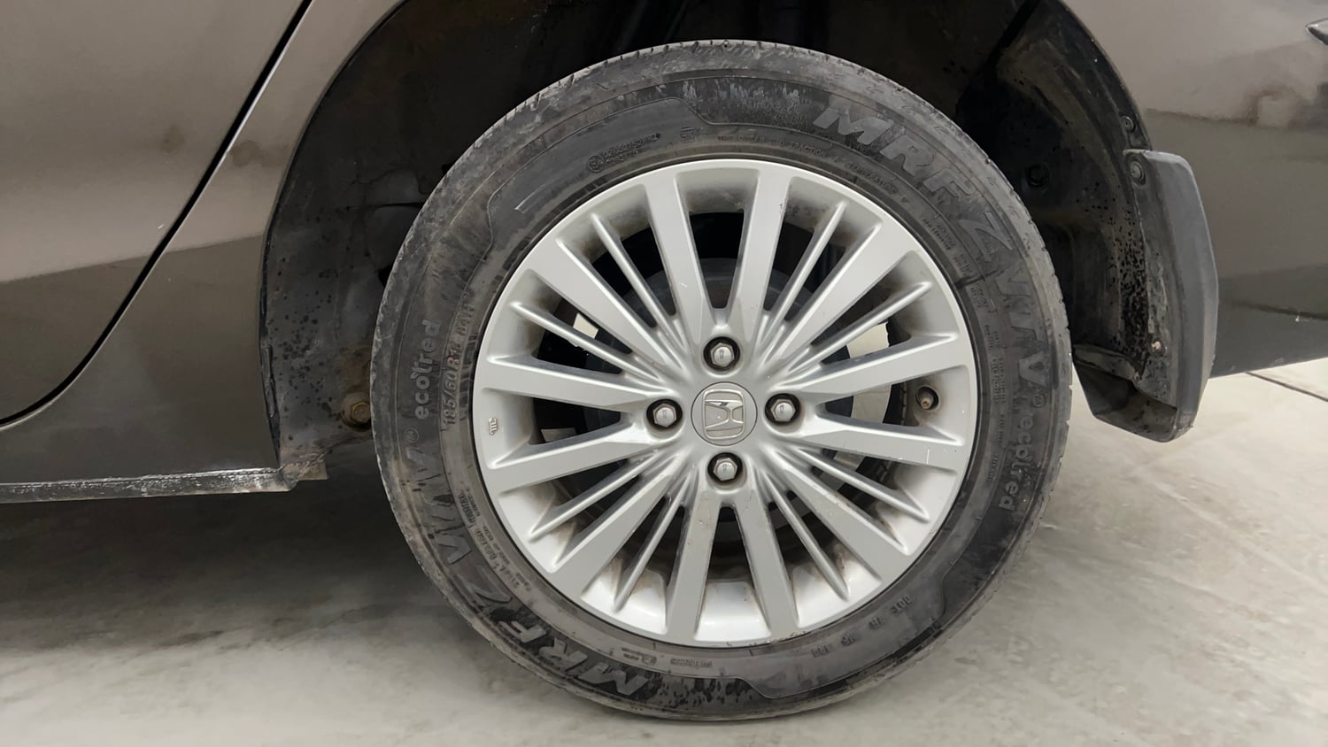 Used 2021 Honda City V CVT Petrol Petrol Automatic tyres LEFT REAR TYRE RIM VIEW