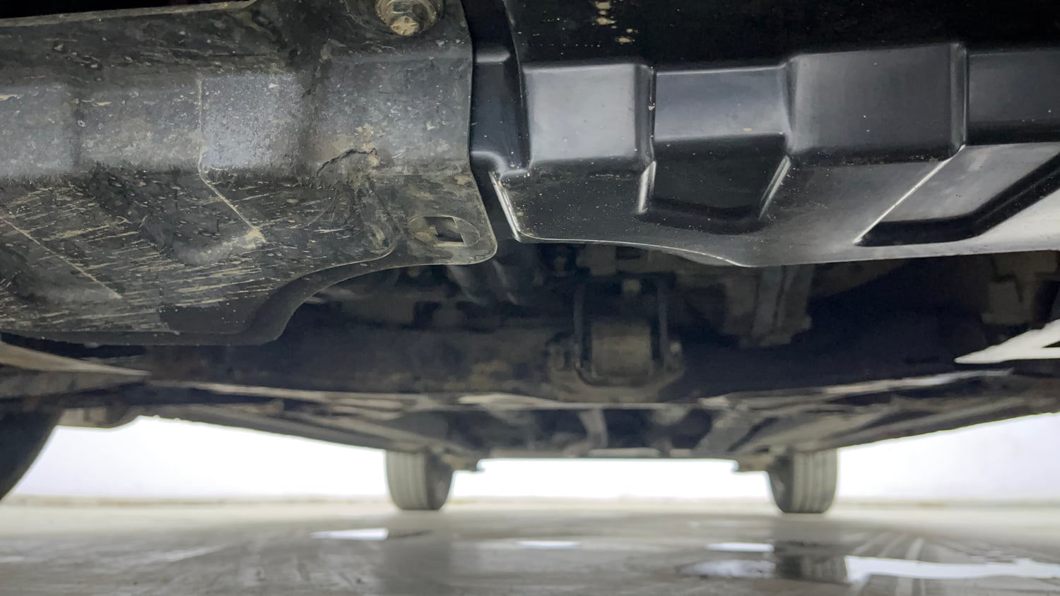 Used 2013 Hyundai i20 Sportz 1.2 Petrol Manual extra FRONT LEFT UNDERBODY VIEW