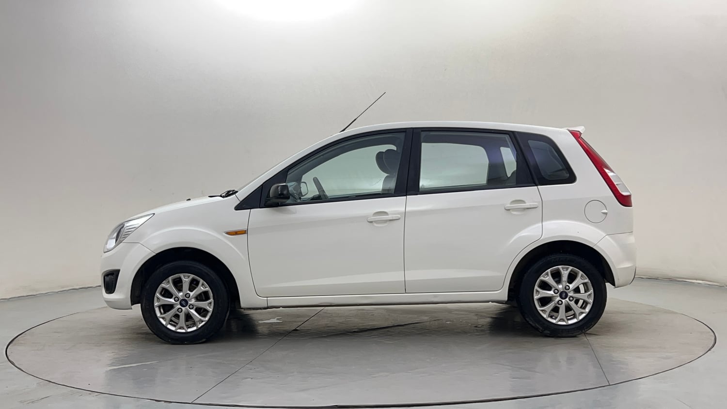 Used 2013 Ford Figo Duratec Petrol Titanium 1.2 Petrol Manual exterior LEFT SIDE VIEW