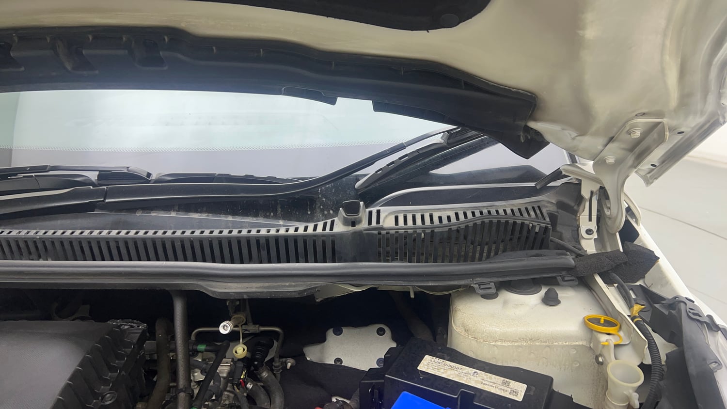 Used 2022 Tata Nexon XZA Plus (O) Petrol Automatic engine ENGINE LEFT SIDE HINGE & APRON VIEW