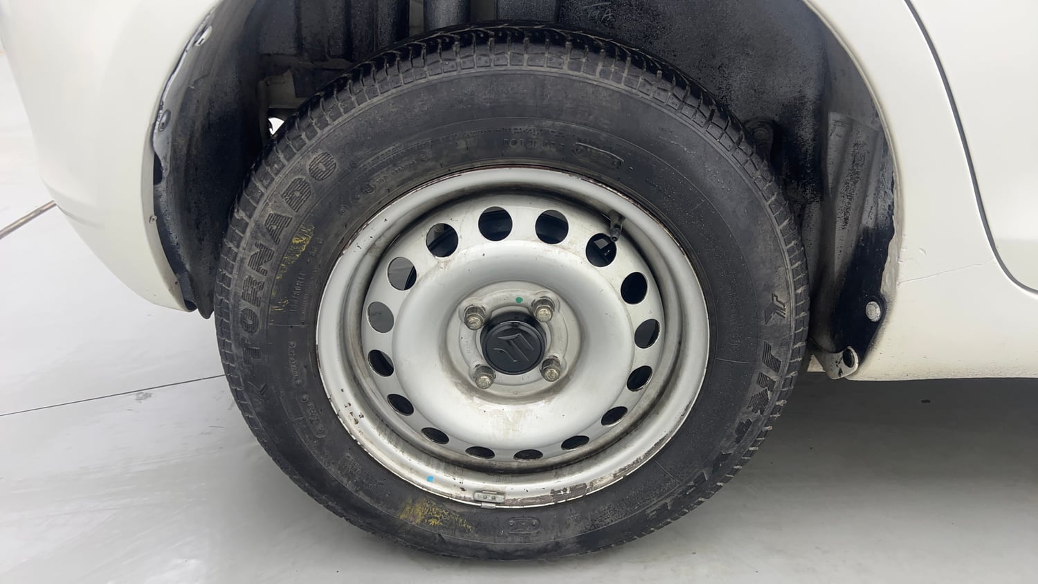 Used 2015 Maruti Suzuki Swift LXi Petrol Manual tyres RIGHT REAR TYRE RIM VIEW