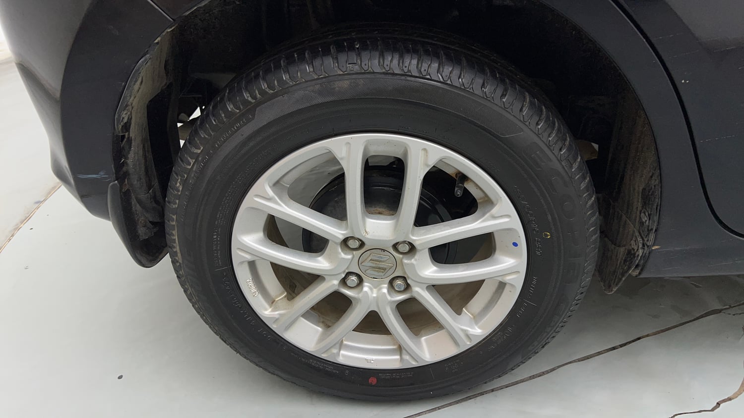 Used 2023 Maruti Suzuki Swift ZXi Petrol Manual tyres RIGHT REAR TYRE RIM VIEW