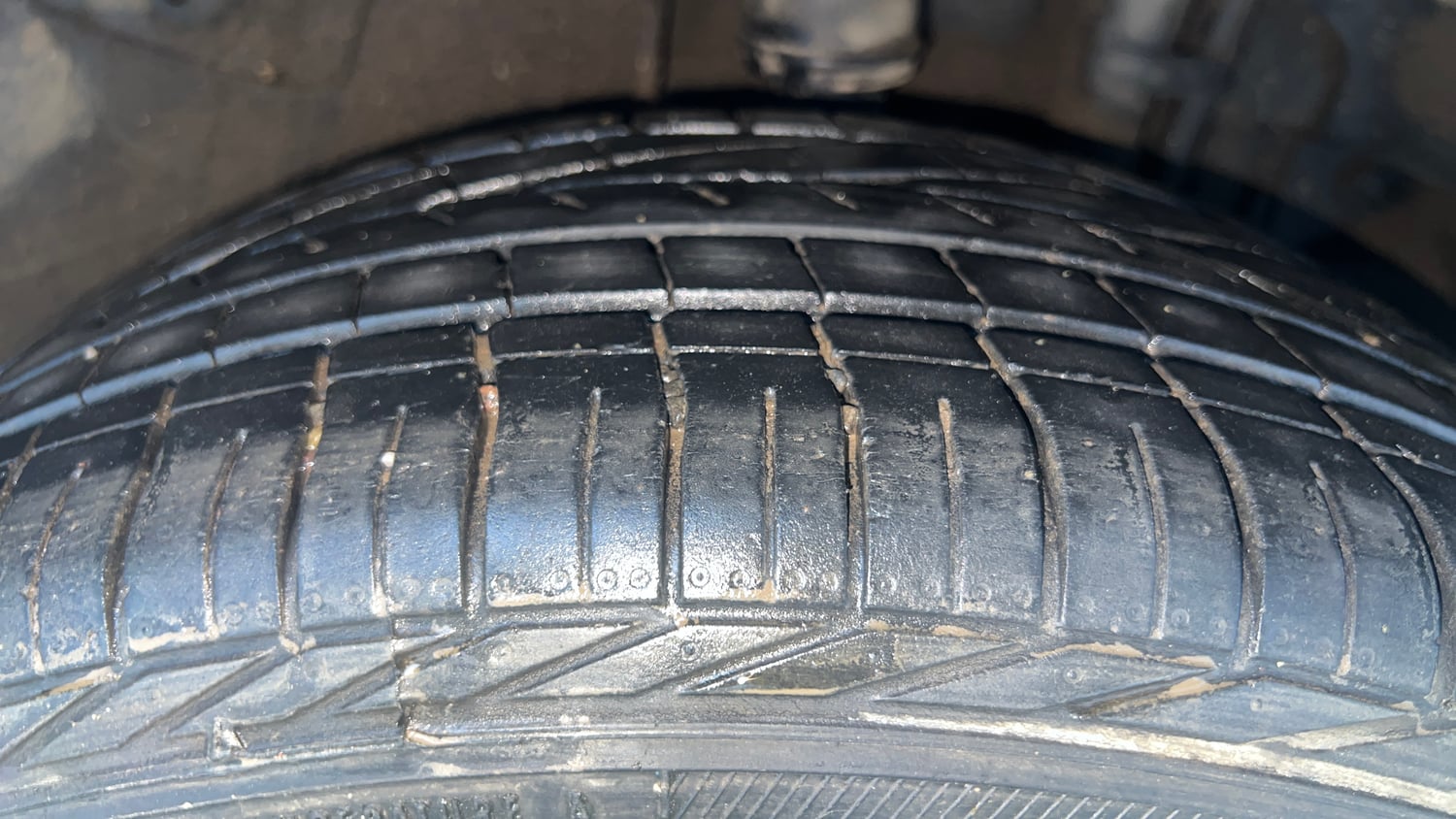 Used 2020 Tata Nexon XZA Plus (S) Petrol Automatic tyres LEFT REAR TYRE TREAD VIEW