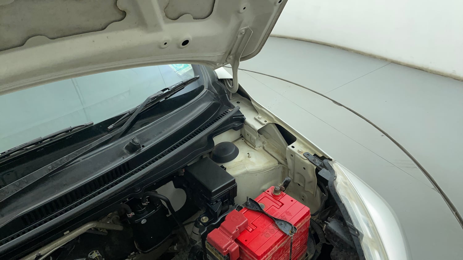 Used 2021 Maruti Suzuki Celerio VXi Petrol Manual engine ENGINE LEFT SIDE HINGE & APRON VIEW