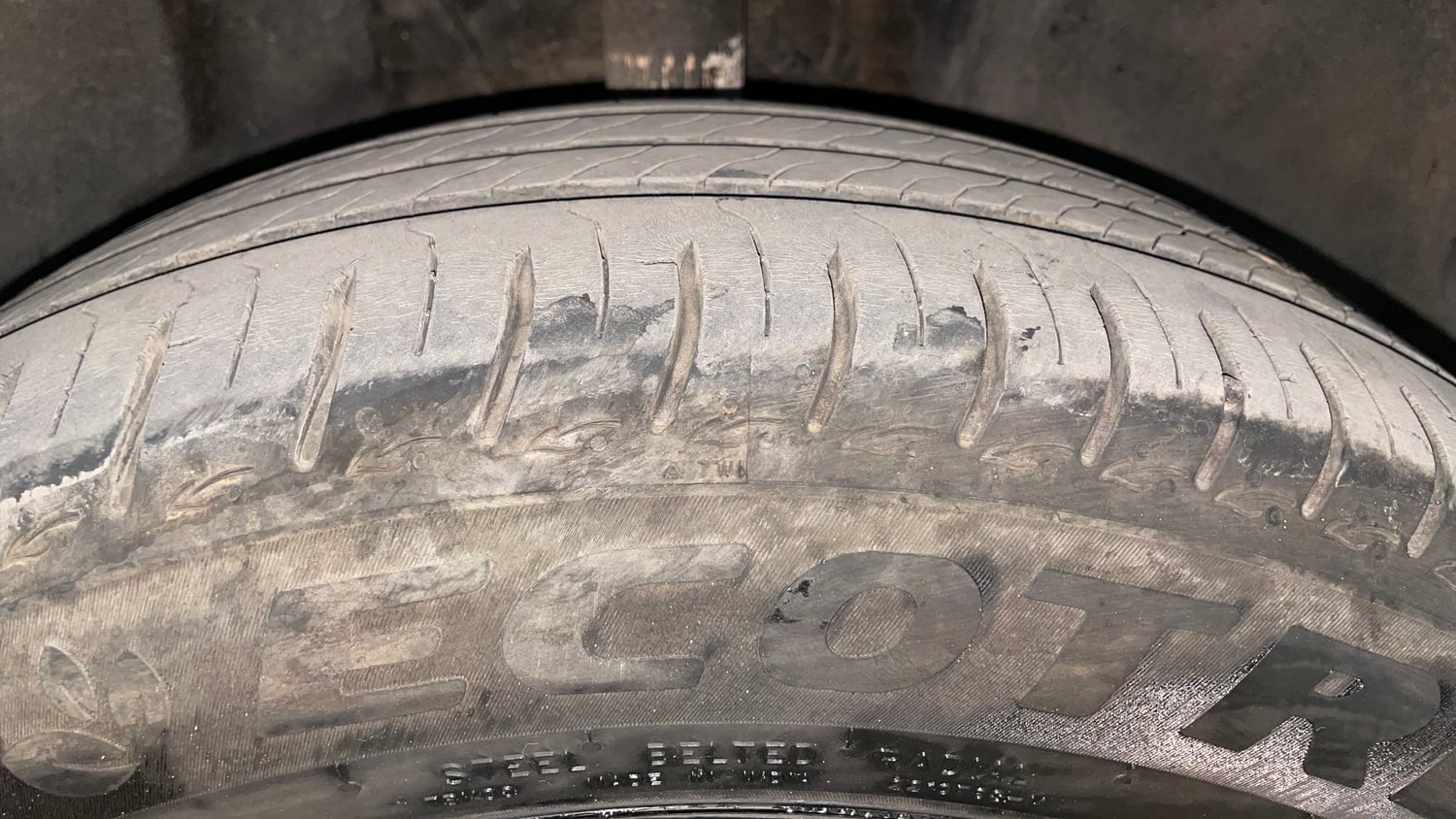 Used 2023 Tata Altroz XZA Plus (S) Dark Edition Petrol Automatic tyres RIGHT FRONT TYRE TREAD VIEW