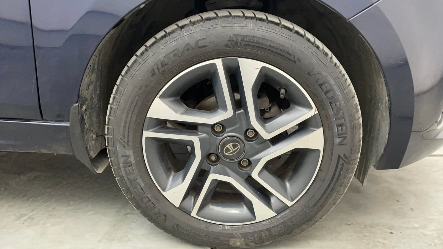 Used 2023 Tata Tiago XZ Plus Petrol Manual tyres RIGHT FRONT TYRE RIM VIEW
