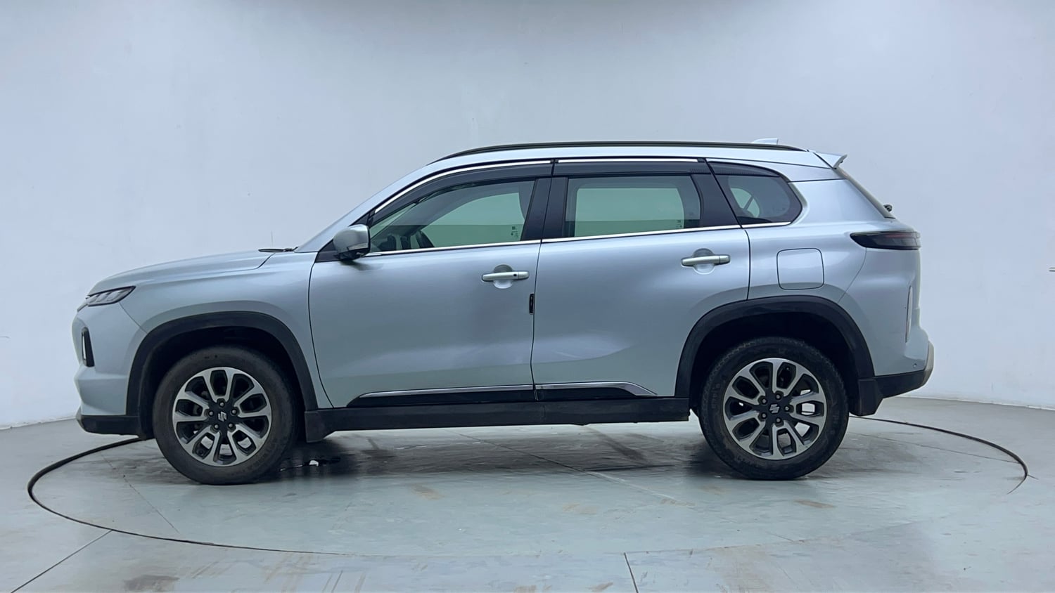 Used 2024 Maruti Suzuki Grand Vitara Alpha Smart Hybrid AT Petrol Automatic exterior LEFT SIDE VIEW