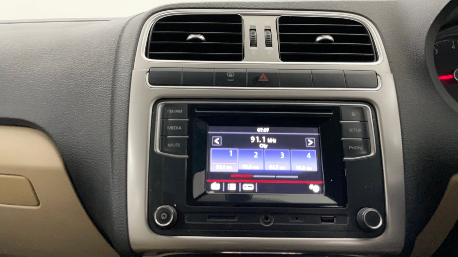 Used 2016 Volkswagen Ameo Highline1.2L (P) Petrol Manual interior MUSIC SYSTEM & AC CONTROL VIEW