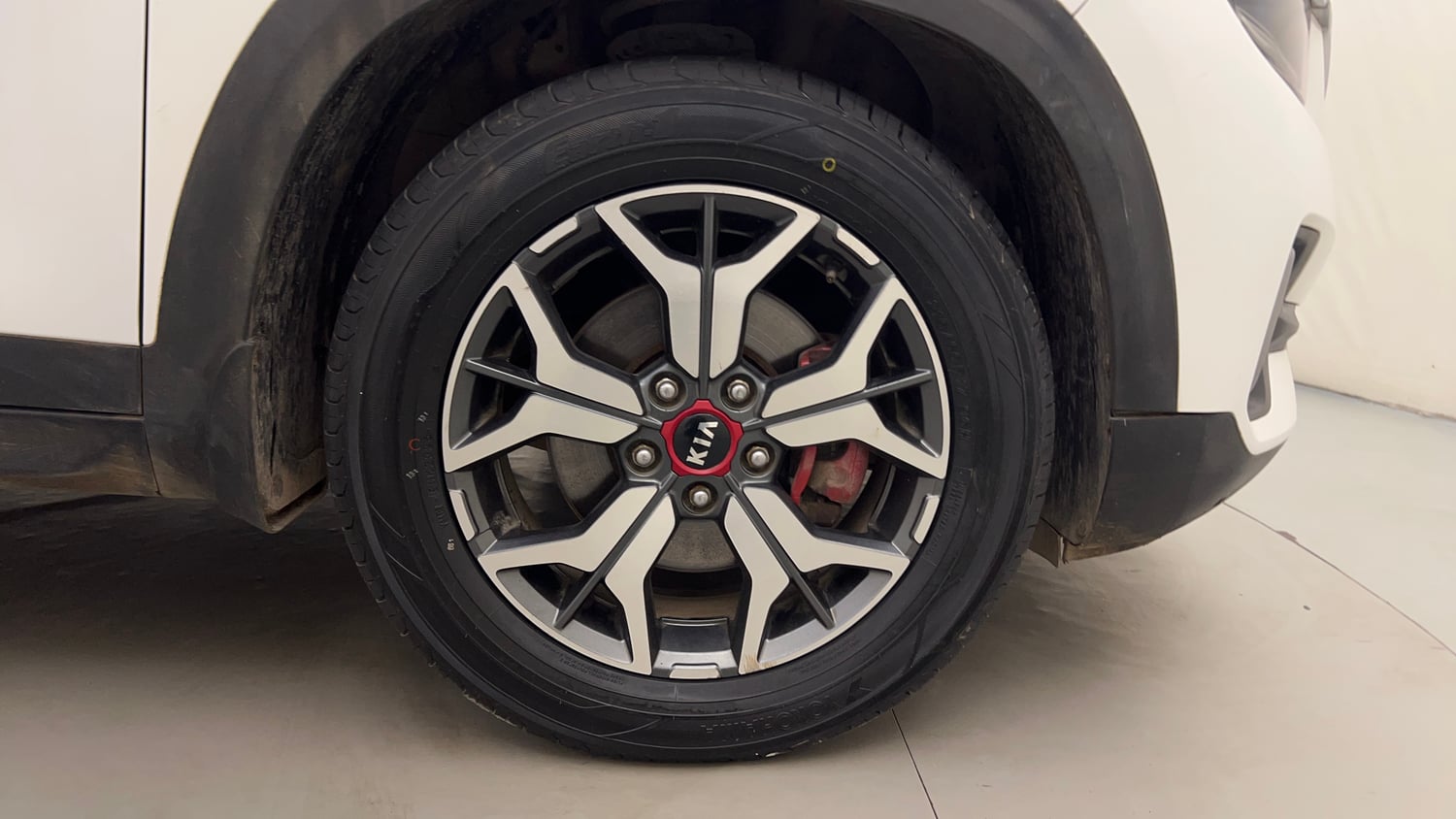 Used 2021 Kia Seltos GTX Plus AT 1.5 Diesel Diesel Automatic tyres RIGHT FRONT TYRE RIM VIEW