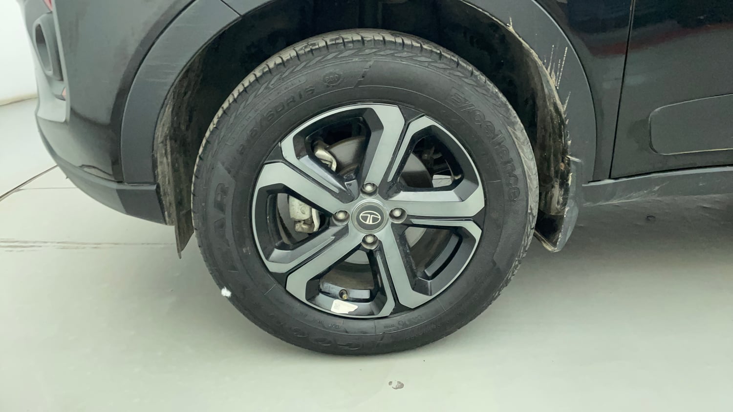 Used 2023 Tata Nexon XZA Plus LUXS Red Dark Edition Petrol Automatic tyres LEFT FRONT TYRE RIM VIEW