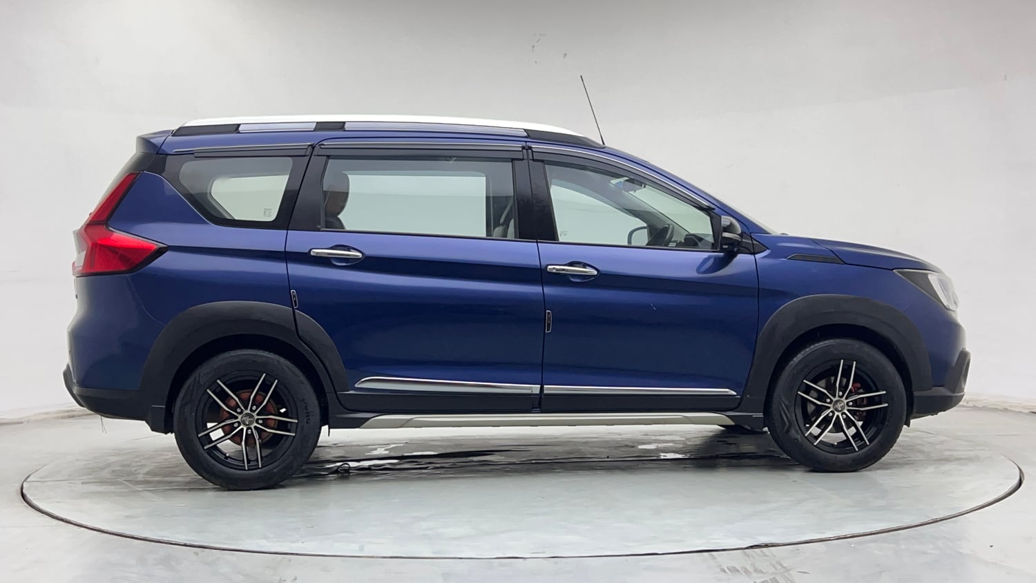 Used 2021 Maruti Suzuki XL6 Zeta AT Petrol Petrol Automatic exterior RIGHT SIDE VIEW
