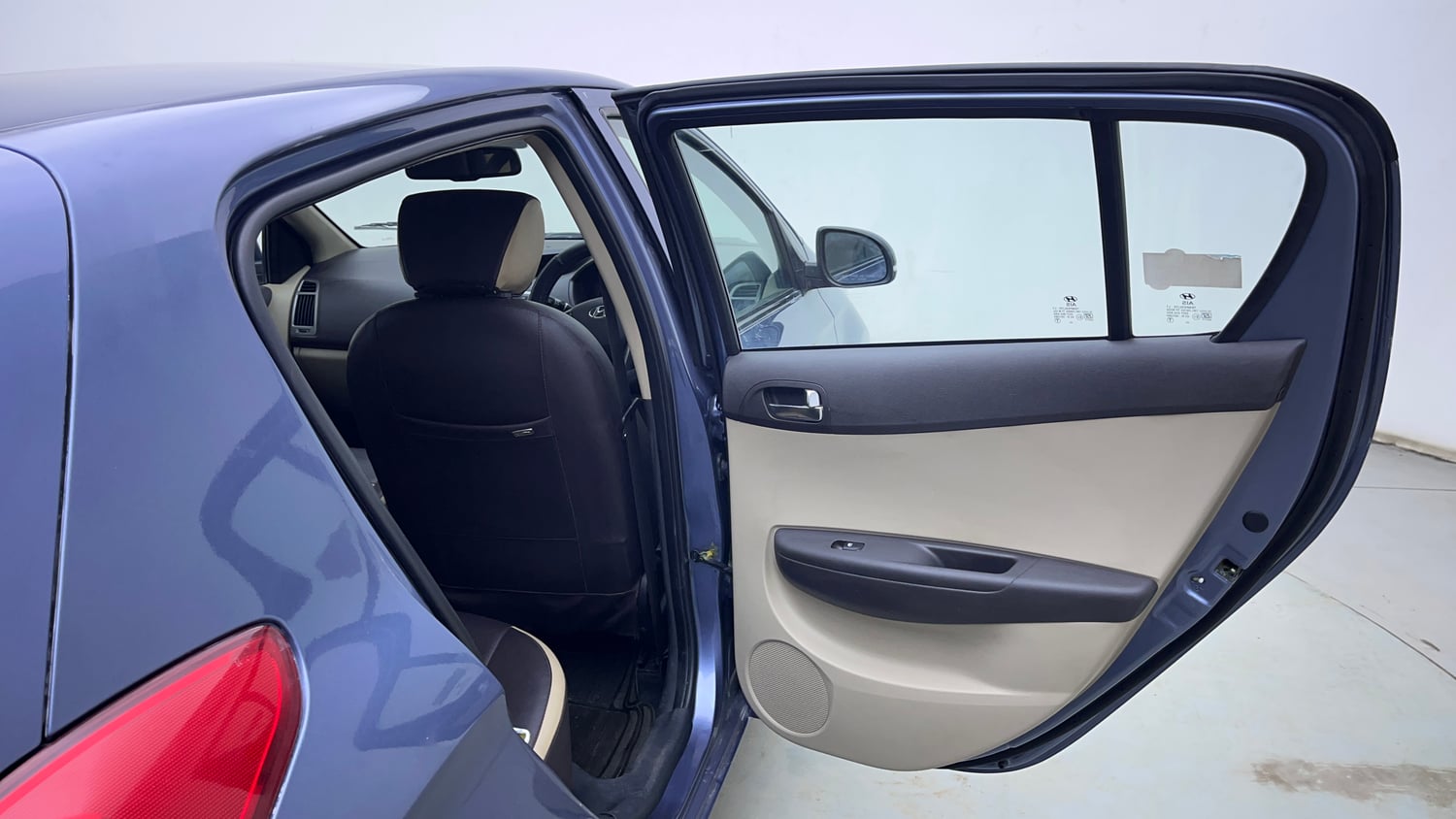 Used 2013 Hyundai i20 Sportz 1.2 Petrol Manual interior RIGHT REAR DOOR OPEN VIEW