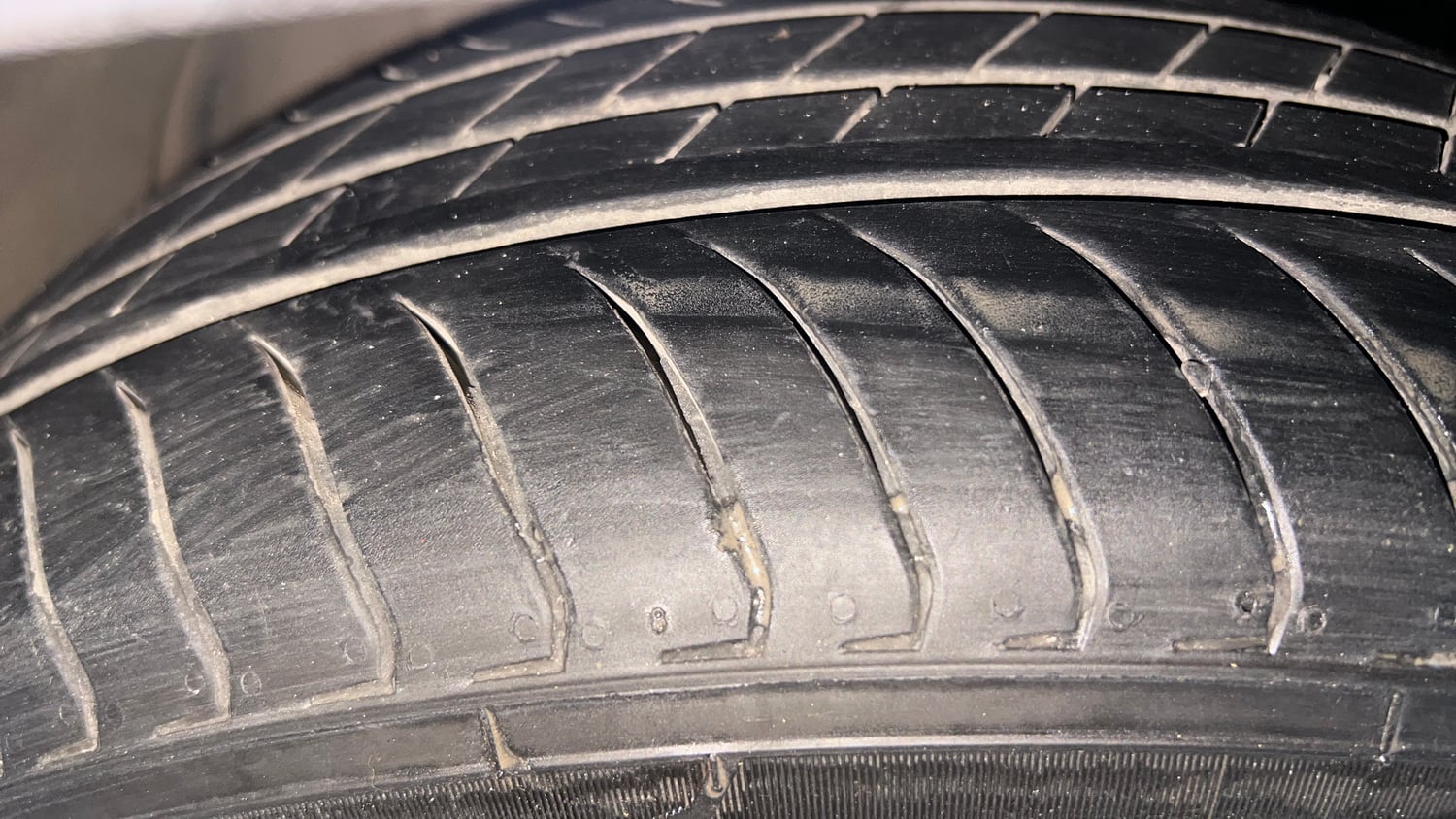 Used 2023 Tata Tigor XZA Plus Petrol Automatic tyres LEFT FRONT TYRE TREAD VIEW