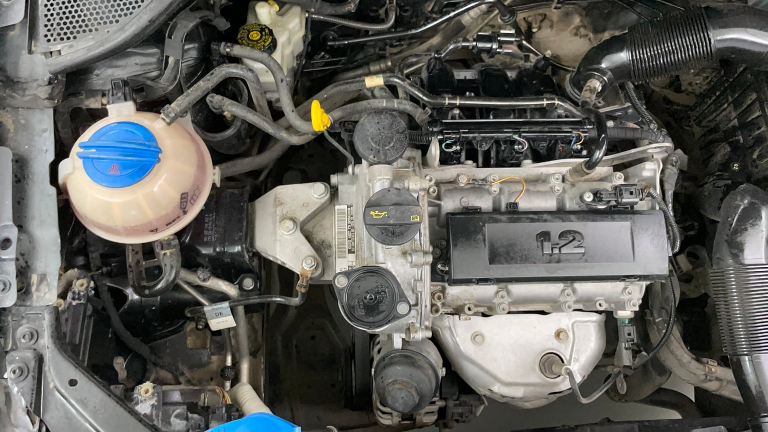 Used 2016 Volkswagen Ameo Highline1.2L (P) Petrol Manual engine ENGINE RIGHT SIDE VIEW