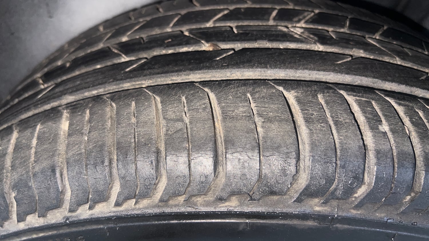 Used 2023 Skoda Slavia Style 1.0L TSI MT Petrol Manual tyres RIGHT REAR TYRE TREAD VIEW