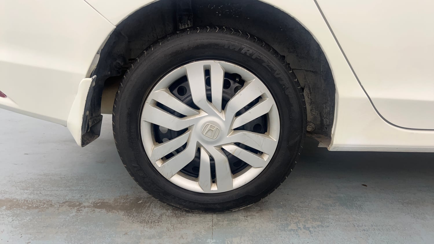 Used 2016 Honda City SV CVT Petrol Automatic tyres RIGHT REAR TYRE RIM VIEW