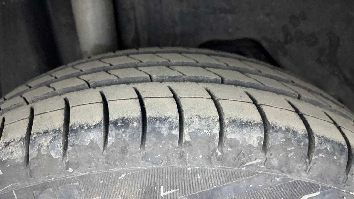 Used 2016 Ford Figo Aspire Titanium 1.2 Ti-VCT Petrol Manual tyres RIGHT REAR TYRE TREAD VIEW