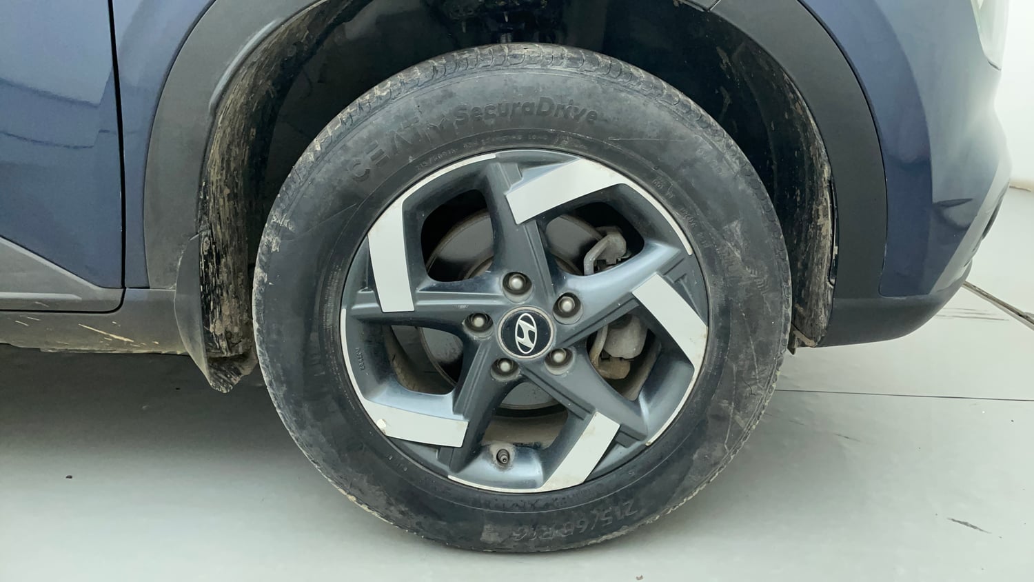 Used 2019 Hyundai Venue SX Plus 1.0 Turbo DCT Petrol Automatic tyres RIGHT FRONT TYRE RIM VIEW