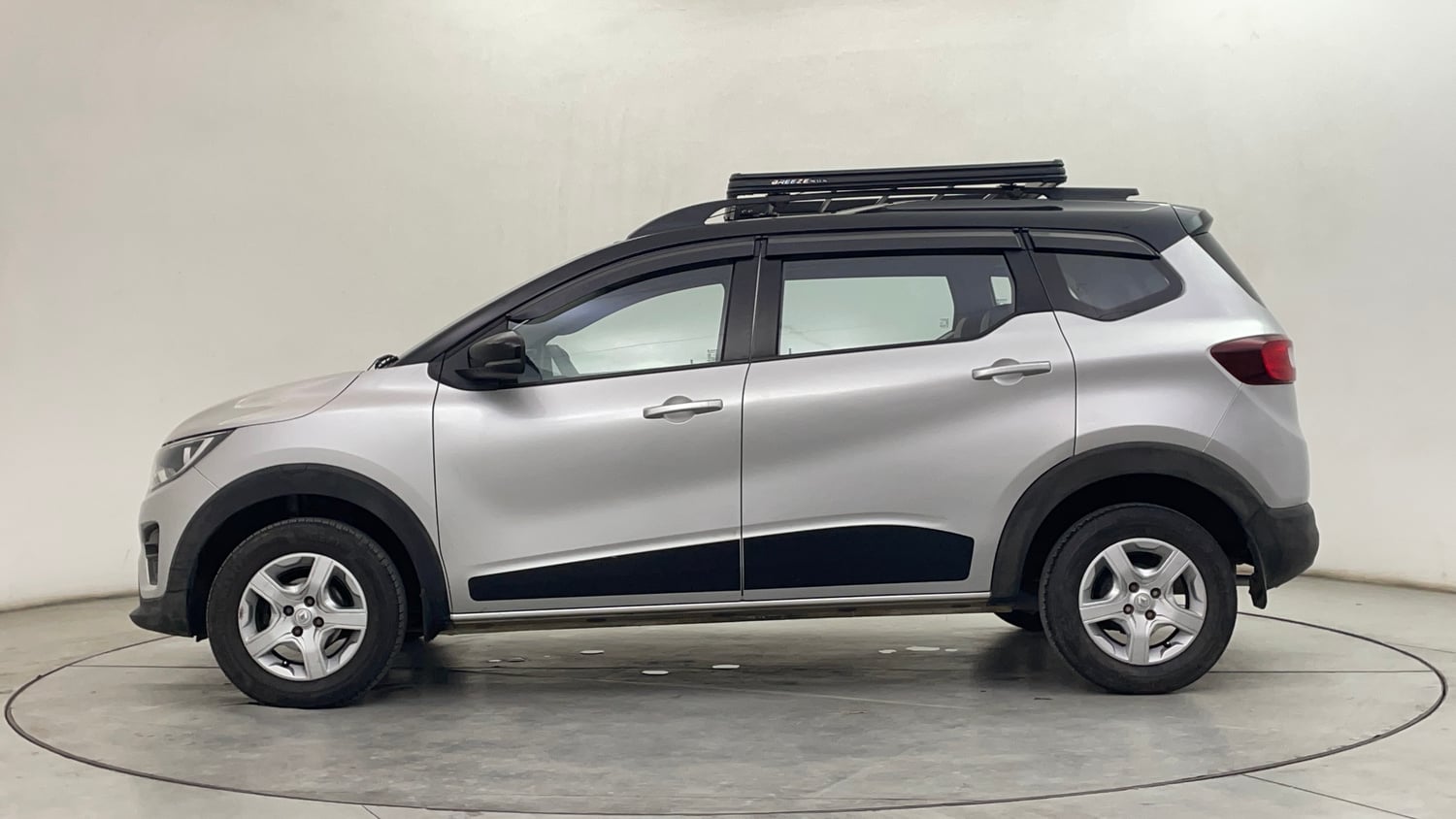 Used 2022 Renault Triber Limited Edition Petrol Manual exterior LEFT SIDE VIEW