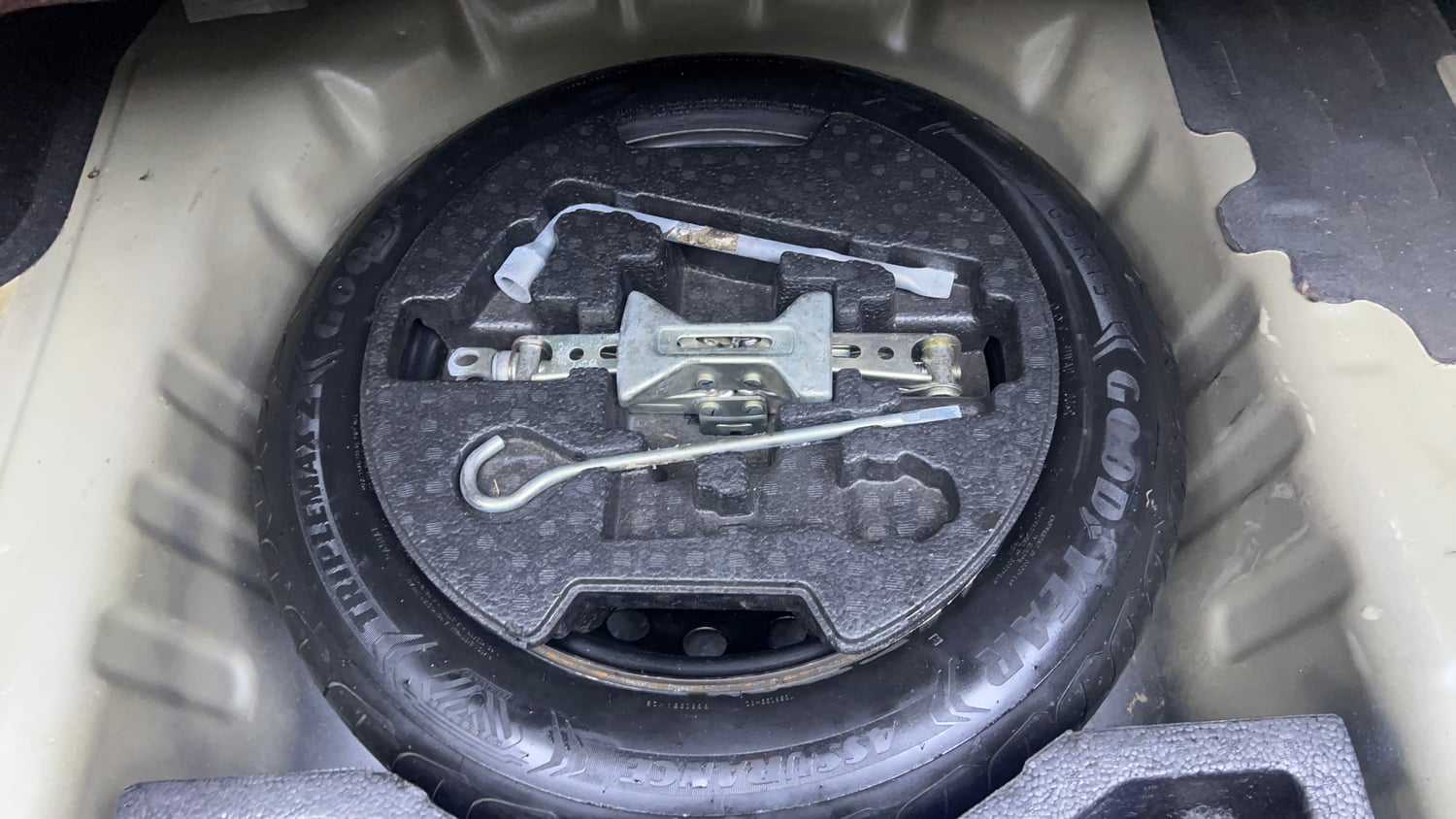 Used 2017 Maruti Suzuki Ciaz ZXi Petrol Manual tyres SPARE TYRE VIEW