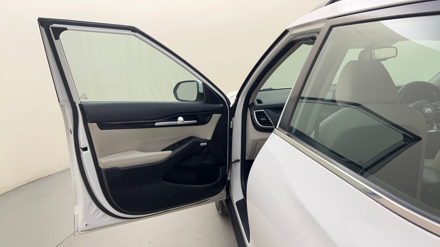 Used 2019 Kia Seltos HTX Plus AT 1.5 Diesel Diesel Automatic interior LEFT FRONT DOOR OPEN VIEW