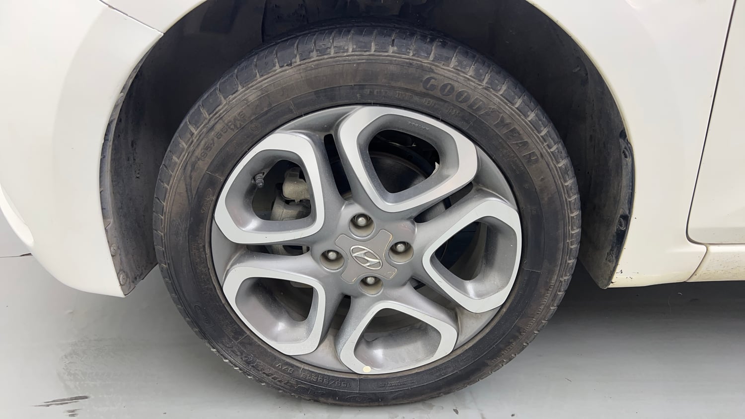 Used 2018 Hyundai Elite i20 Asta 1.2 (O) Petrol Manual tyres LEFT FRONT TYRE RIM VIEW