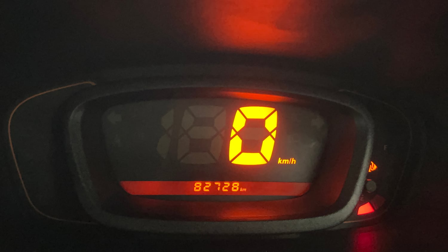 Used 2015 Renault Kwid RXT Petrol Manual interior CLUSTERMETER VIEW