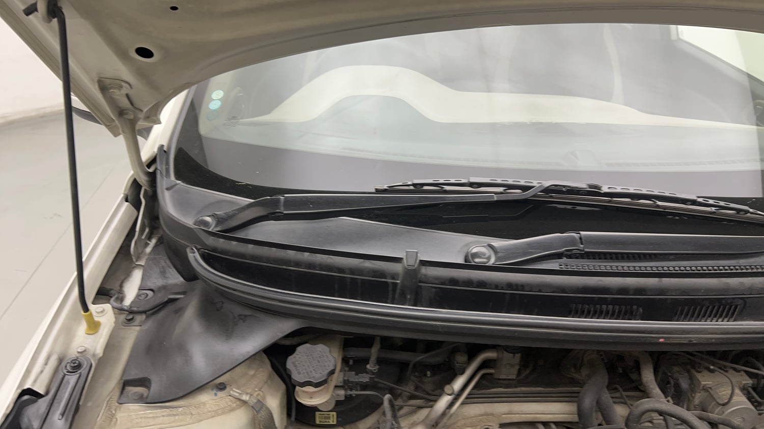 Used 2018 Hyundai Elite i20 Asta 1.2 (O) Petrol Manual engine ENGINE RIGHT SIDE HINGE & APRON VIEW