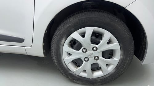 Used 2016 Hyundai Grand i10 Sportz 1.2 Kappa VTVT Petrol Manual tyres RIGHT FRONT TYRE RIM VIEW
