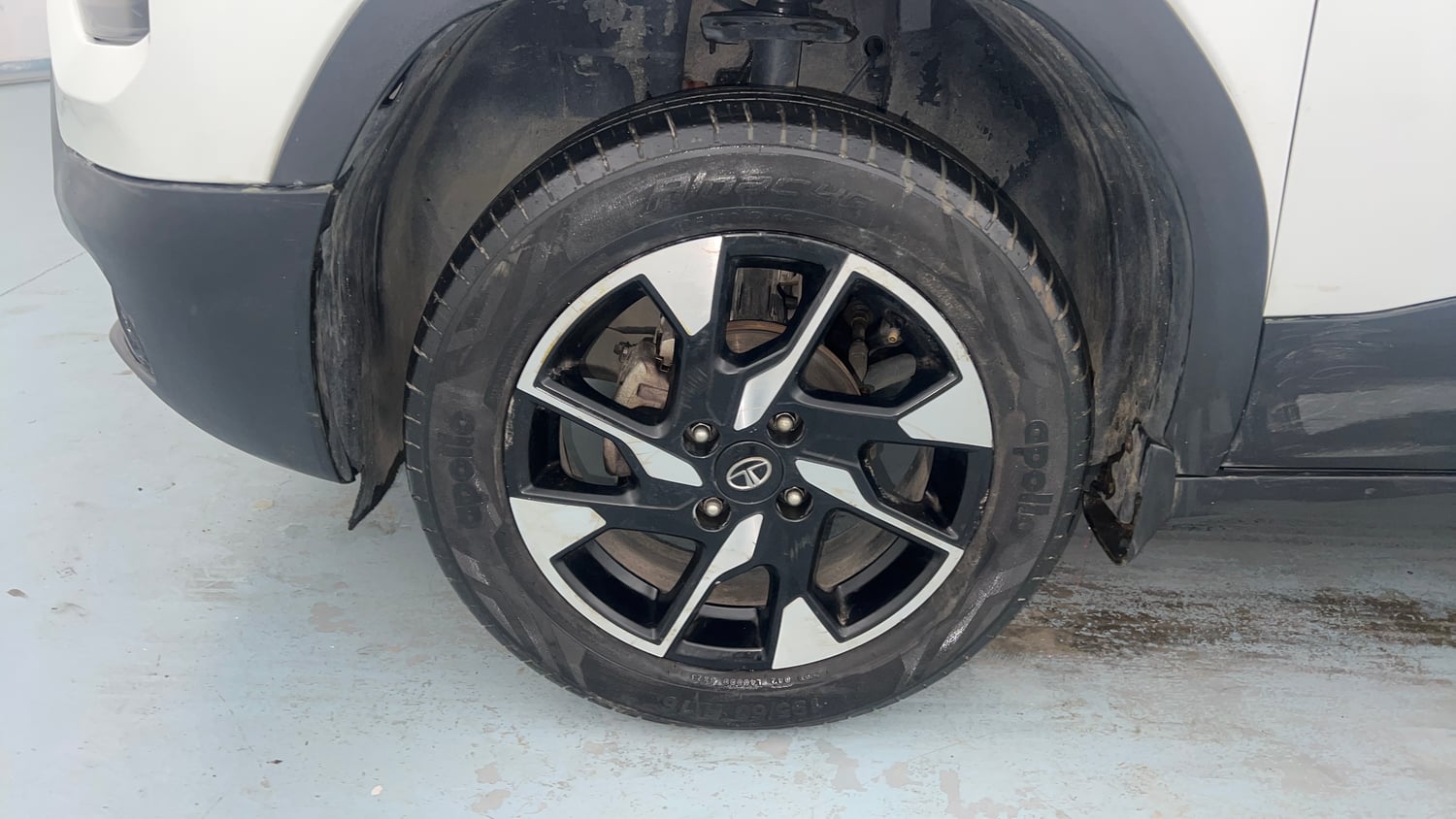Used 2022 Tata Punch Accomplished Dazzle Pack MT Petrol Manual tyres LEFT FRONT TYRE RIM VIEW
