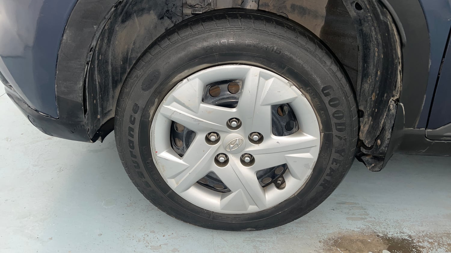 Used 2020 Hyundai Venue S 1.4 CRDi Diesel Manual tyres LEFT FRONT TYRE RIM VIEW