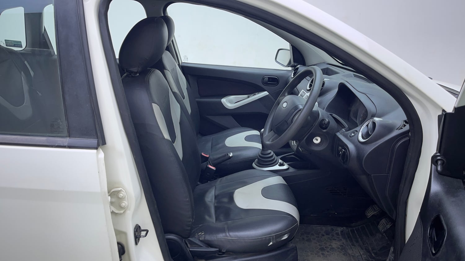 Used 2012 Ford Figo Duratorq Diesel ZXI 1.4 Diesel Manual interior RIGHT SIDE FRONT DOOR CABIN VIEW