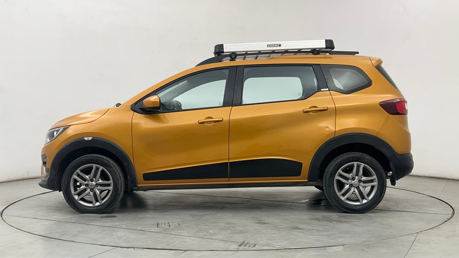 Used 2020 Renault Triber RXZ Petrol Manual exterior LEFT SIDE VIEW