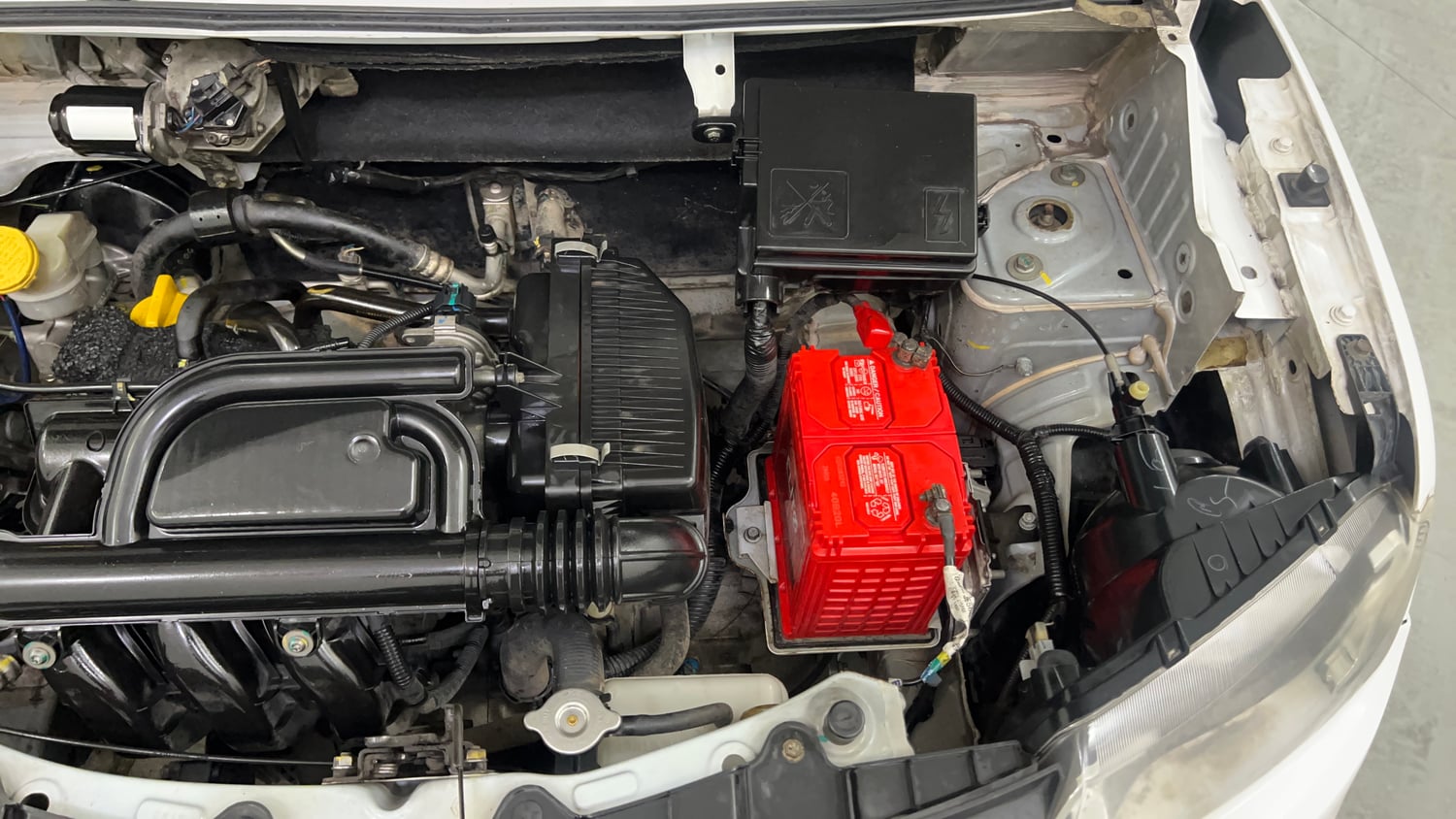 Used 2015 Renault Kwid RXT Petrol Manual engine ENGINE LEFT SIDE VIEW