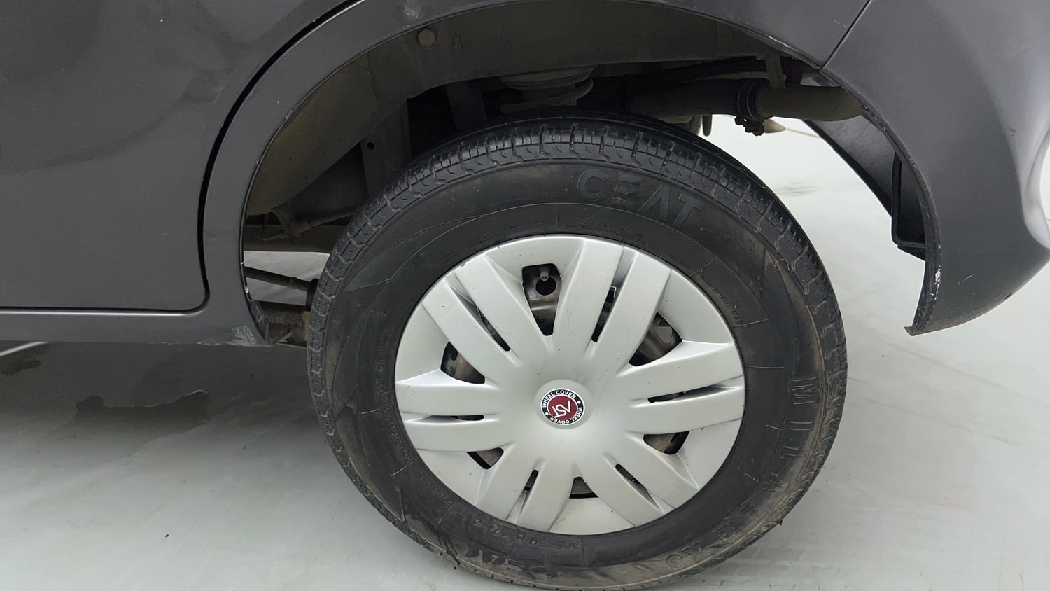 Used 2016 Maruti Suzuki Alto 800 LXi Petrol Manual tyres LEFT REAR TYRE RIM VIEW