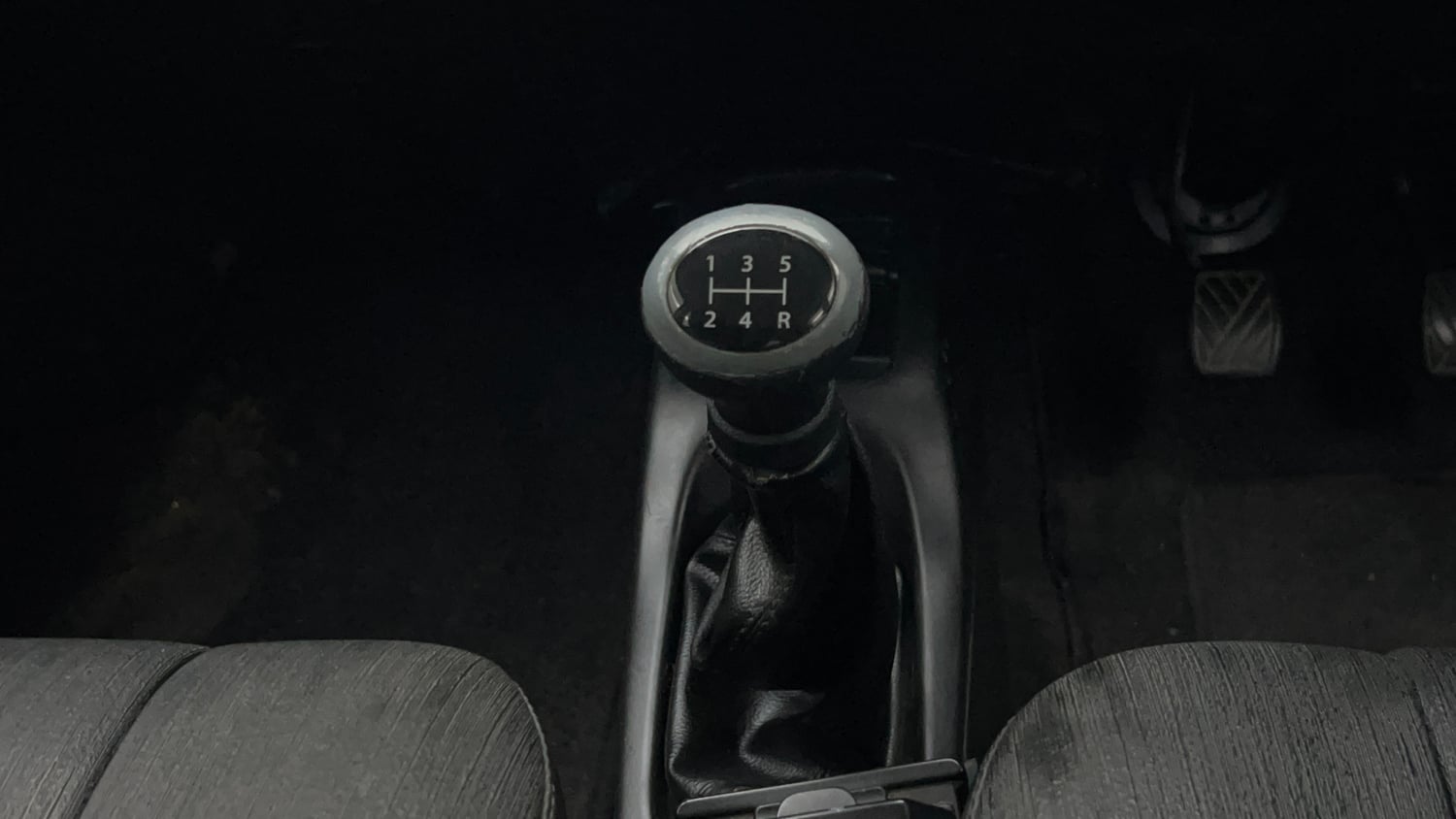 Used 2014 Maruti Suzuki Wagon R VXI Petrol Manual interior GEAR  KNOB VIEW