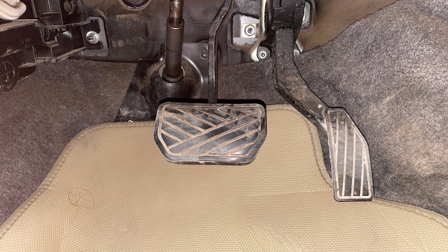 Used 2018 Maruti Suzuki Alto K10 VXi AMT Petrol Automatic interior PEDALS VIEW