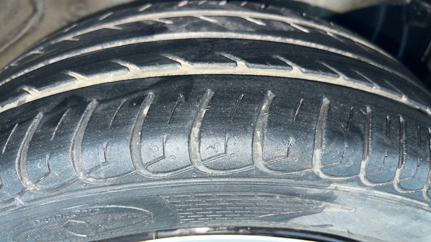 Used 2014 Honda Amaze 1.2 S i-VTEC Petrol Manual tyres RIGHT FRONT TYRE TREAD VIEW